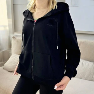 Оптом джемпер жіночий (3-х нитка\оверсайз) м.d880093 1уп.3шт р.хl-2xl-3xl чорний в асортименті - фото 1