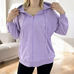 Оптом джемпер жіночий (3-х нитка\оверсайз) м.d880093 1уп.3шт р.хl-2xl-3xl лавандовий в асортименті - фото 1