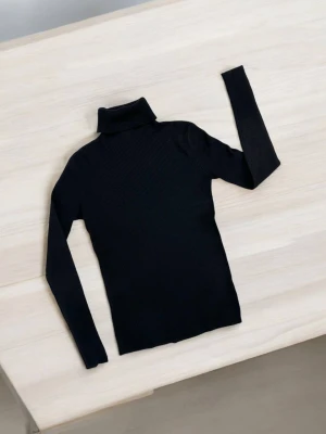 Оптом жіночий гольф м.f42 р.s/m чорний в асортименті - фото 1