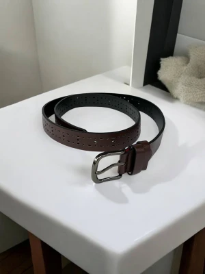 Оптом жіночий пасок класичний (екошкіра) 3см м.xl-1/1 коричневий в асортименті - фото 1